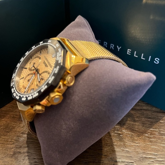 Perry Ellis Watch - Picture 4 of 6